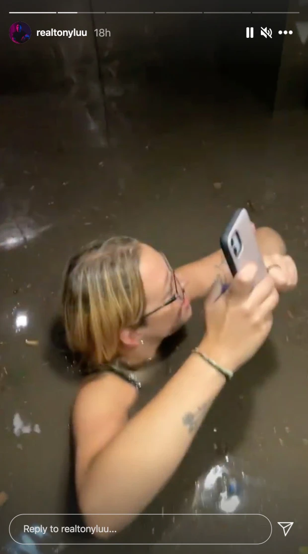 Selde asansör suyla doldu ölümün eşiğinden döndüler!